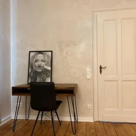 Charmante Altbauwohnung * Нойс